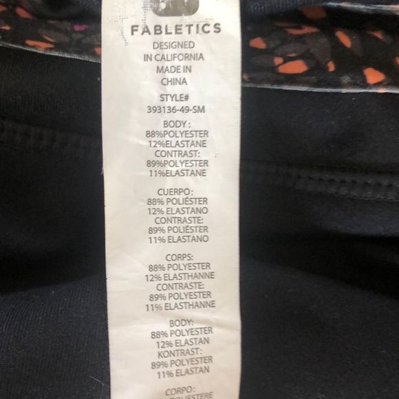 🔴2 for $25 FABLETICS Women's Capri Leggings Black with a design on eac… - Picture 4 of 9